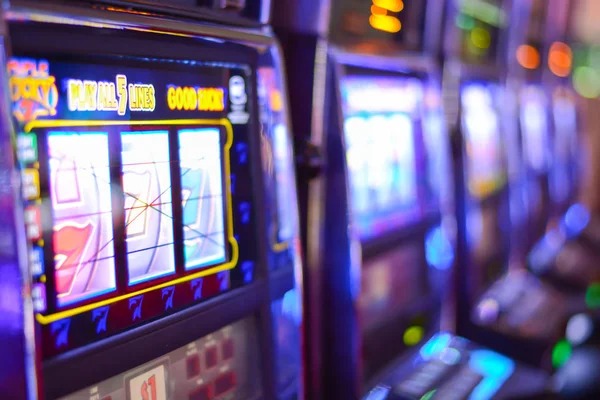 Microgaming bonus round feature on manadototo apk showing free spins and multiplier activation